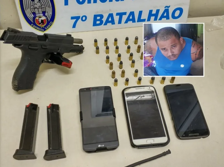 Dupla é presa com pistola, carregadores e material para embalo de drogas em Cariacica