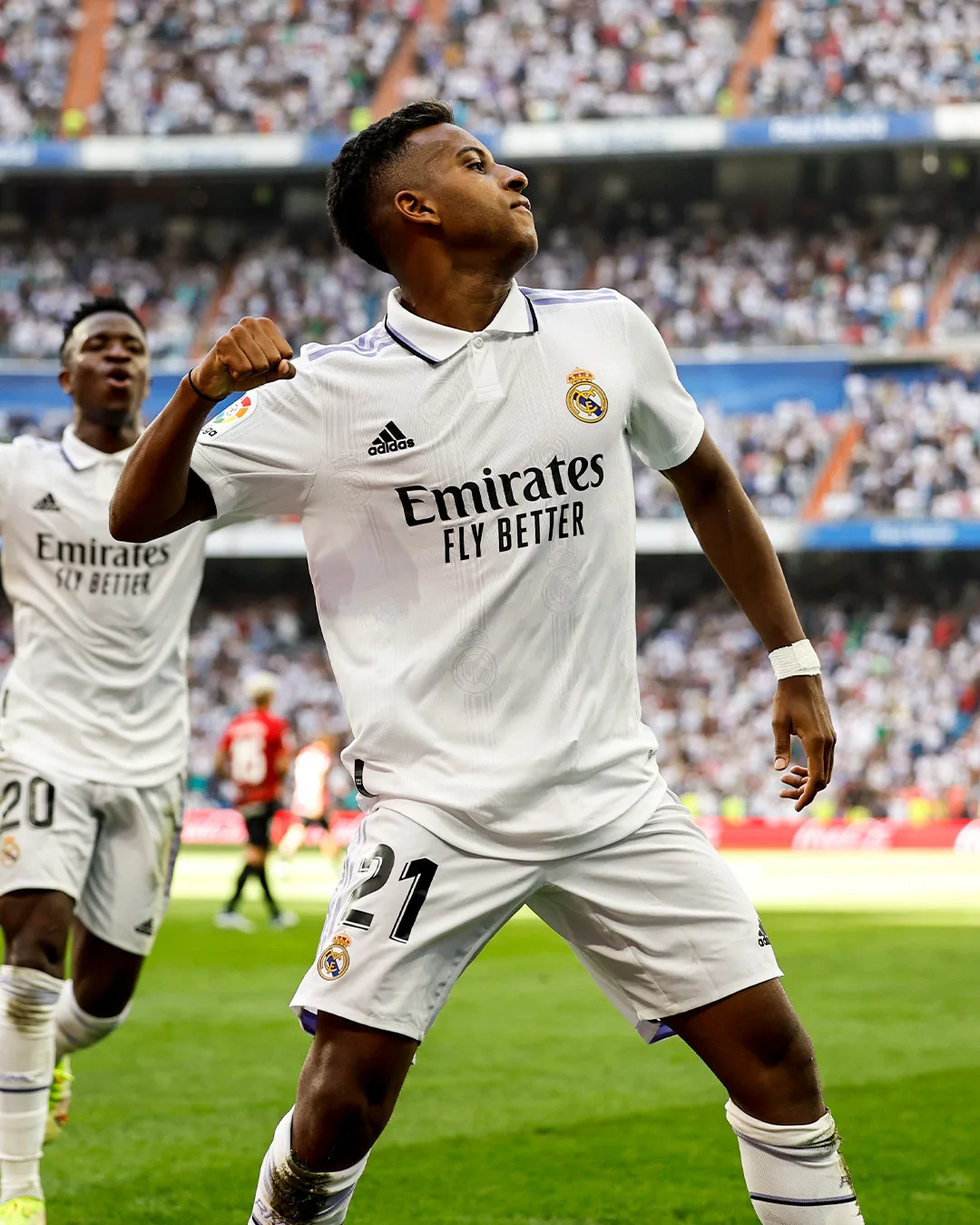 Rodrygo marca, Benzema faz hat-trick e Real Madrid derrota o Almería no Espanhol