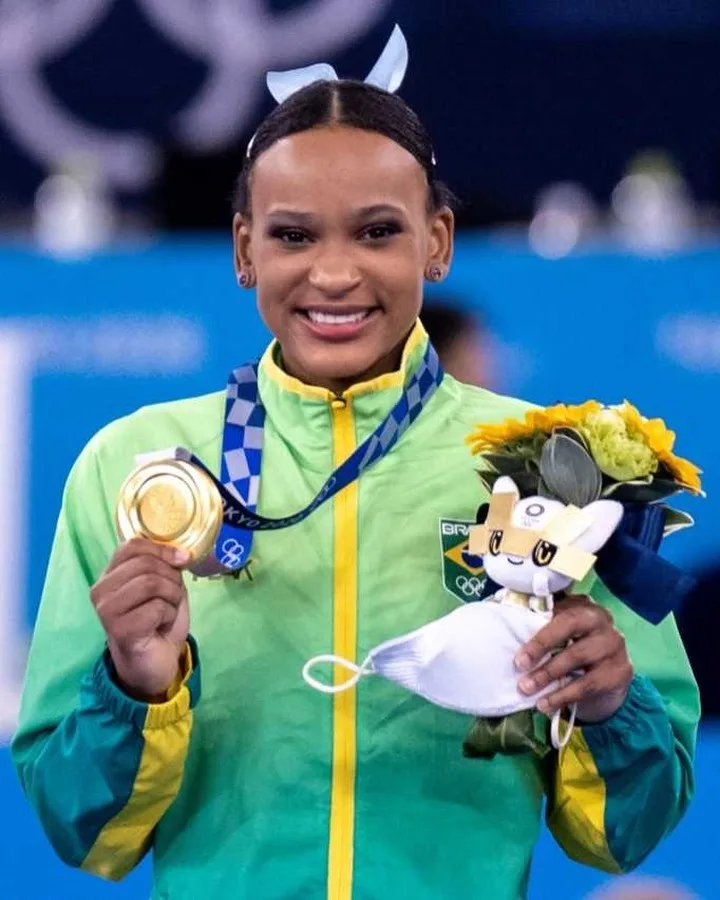 Rebeca Andrade leva medalha de ouro no salto e faz história nos Jogos de Tóquio