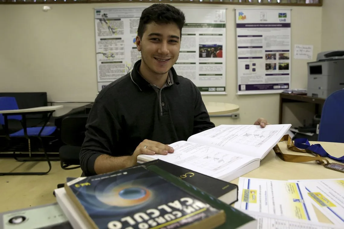 Rafael Ferreira foi aprovado no Instituto de Tecnologia de Massachusetts (MIT) para cursar o 5° semestre de física, cria vaquinha virtual para intercâmbio.