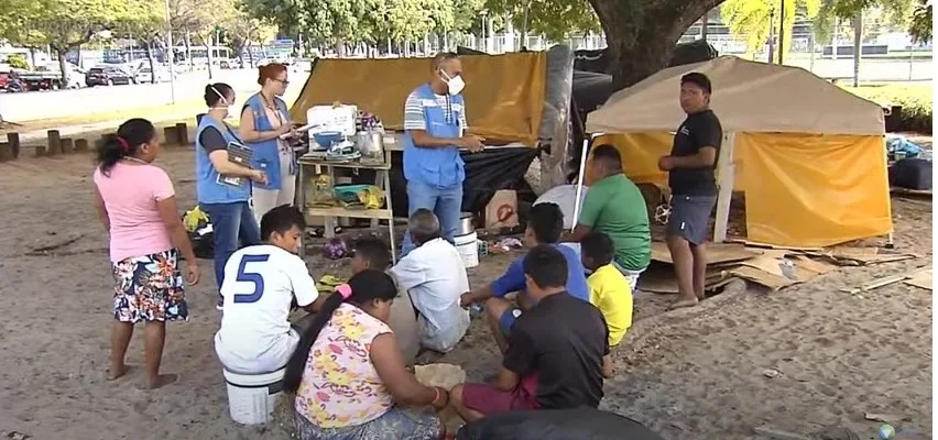 Venezuelanos acampados em praça de Vitória aceitam ir para abrigo