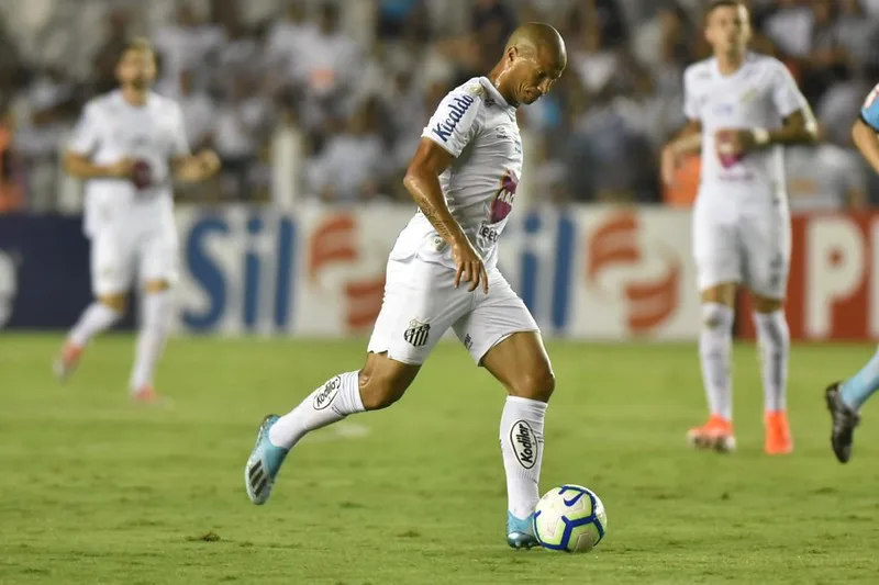 Com gol de Sánchez, Santos vence Bahia em casa e segue confortável no G4