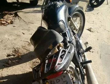 Motociclista fica gravemente ferido ao bater em árvore no bairro Valão em Cachoeiro