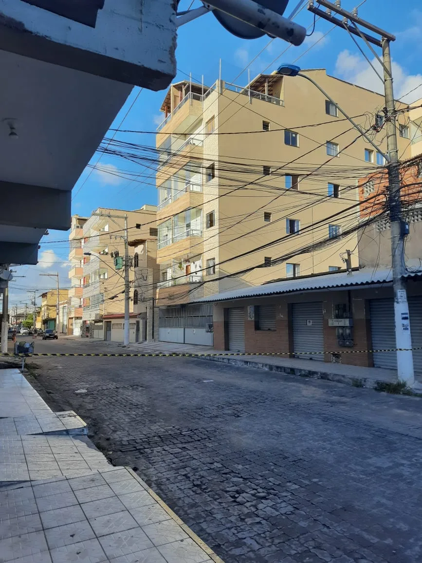 Prédio com risco de desmoronamento é interditado em Vila Velha