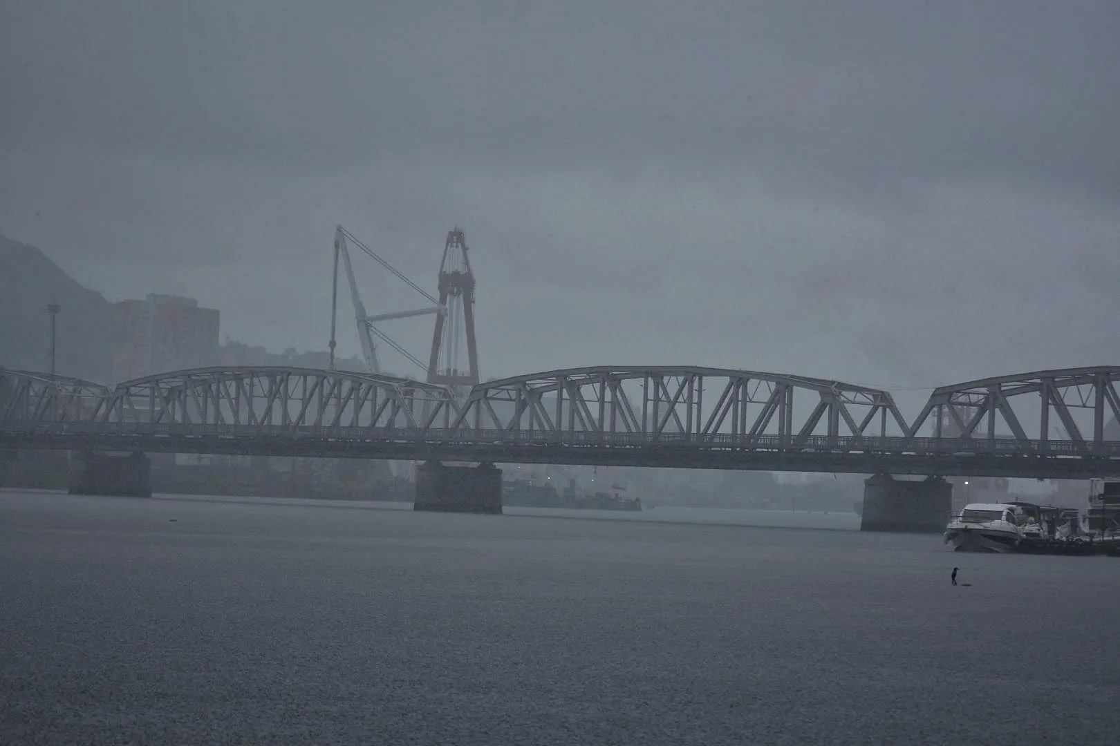 Espírito Santo tem alerta para temporal e chuva com raios