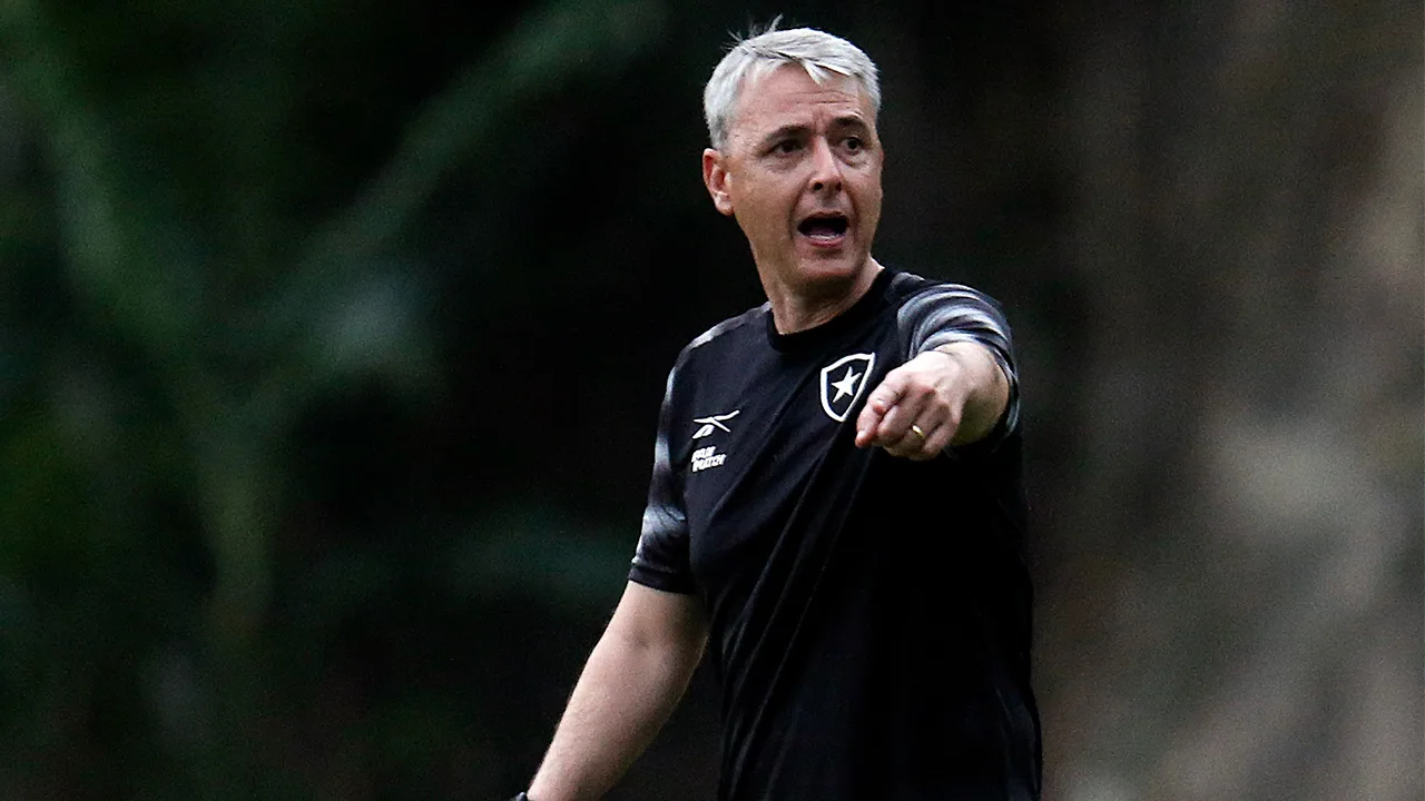 Botafogo oficializa a contratação do técnico Tiago Nunes