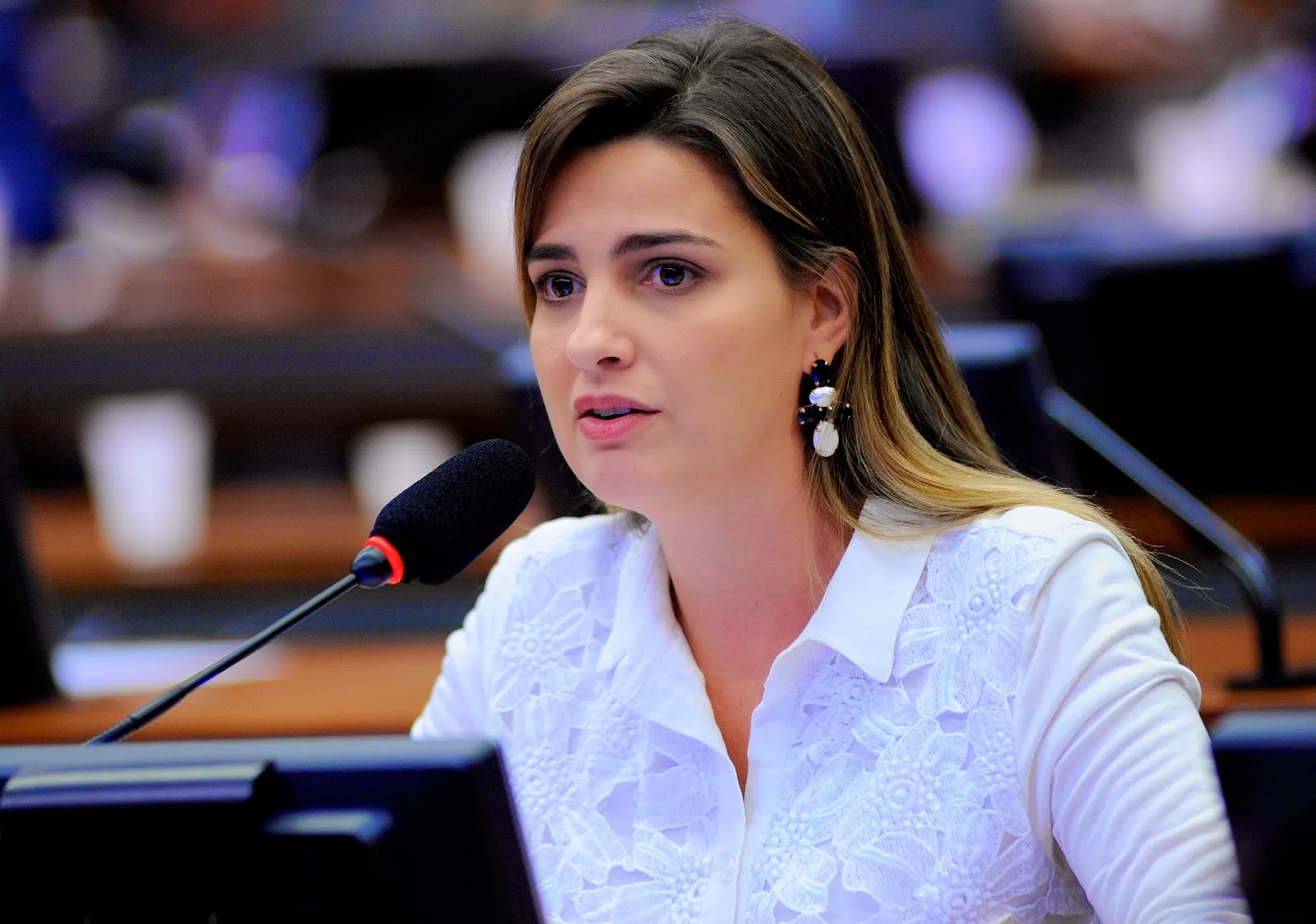 Clarissa Garotinho decide recorrer de condenação por danos morais a desembargador