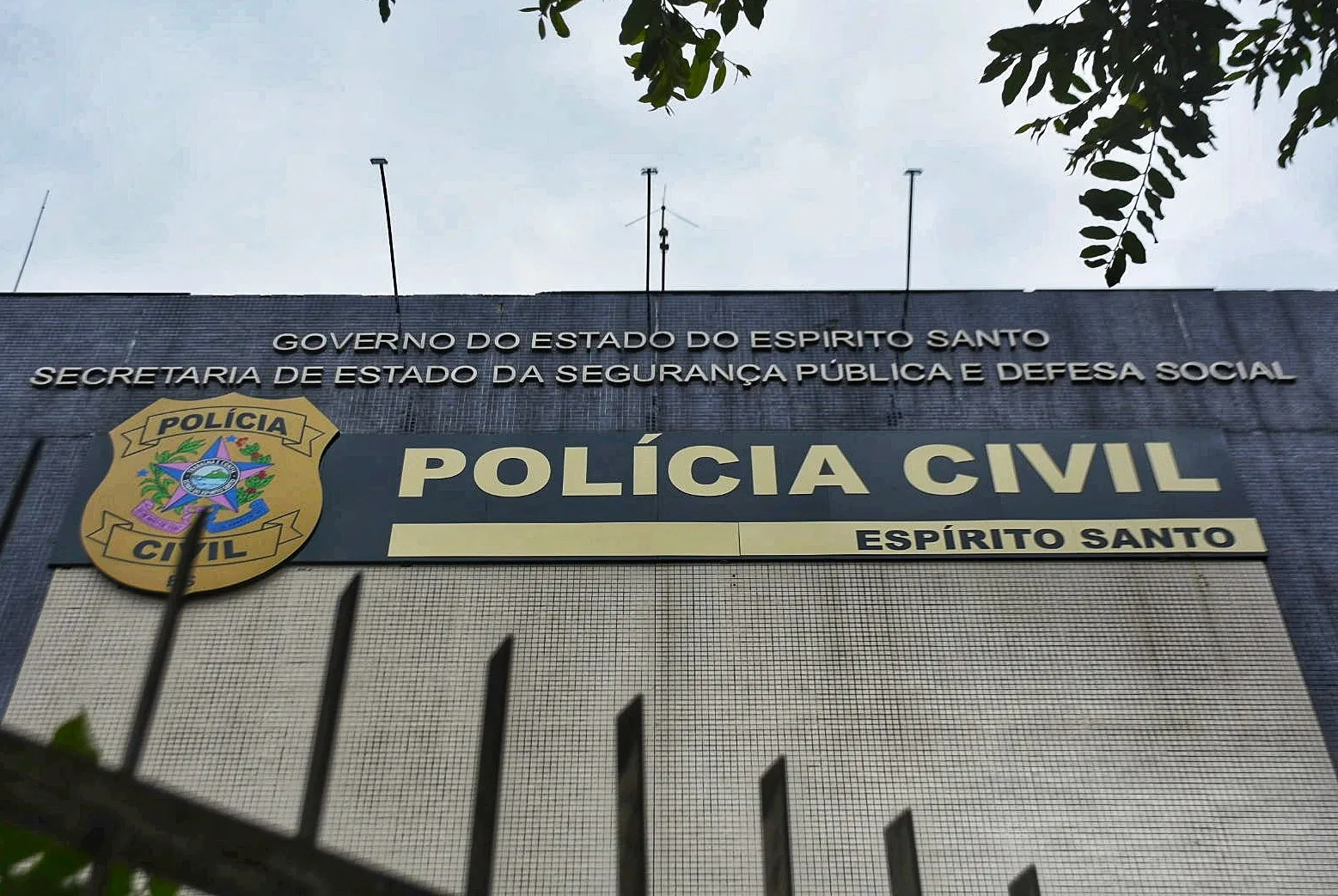 Jovem é morto em perseguição e confronto com a polícia em Vitória