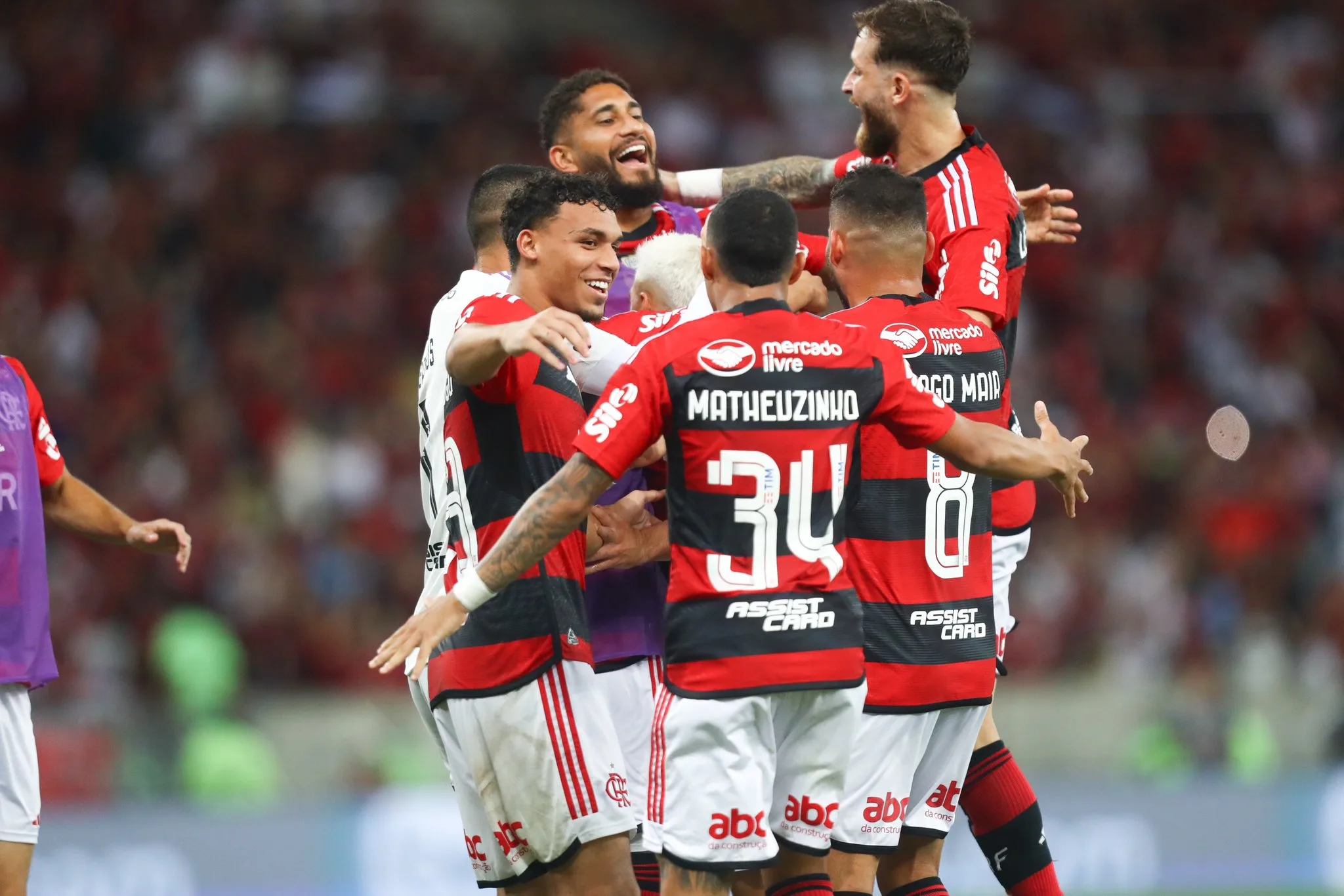 Flamengo segura pressão, bate Grêmio com gol polêmico e decide Copa do Brasil com o São Paulo