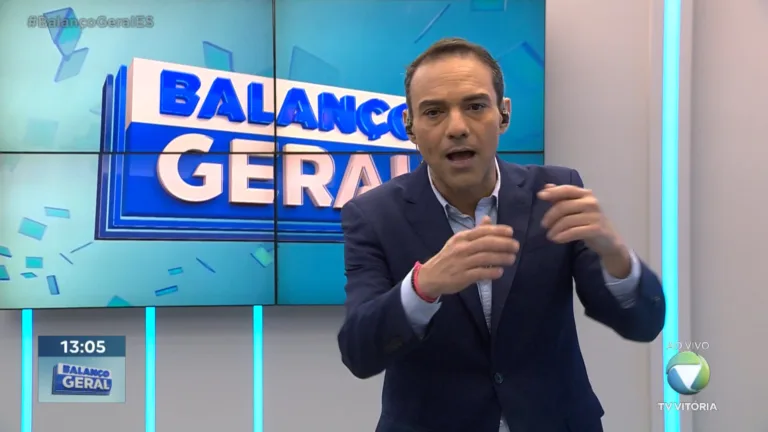 Bandido chega de moto, aproveita que senhora estava sozinha e 'dá o bote' na mulher