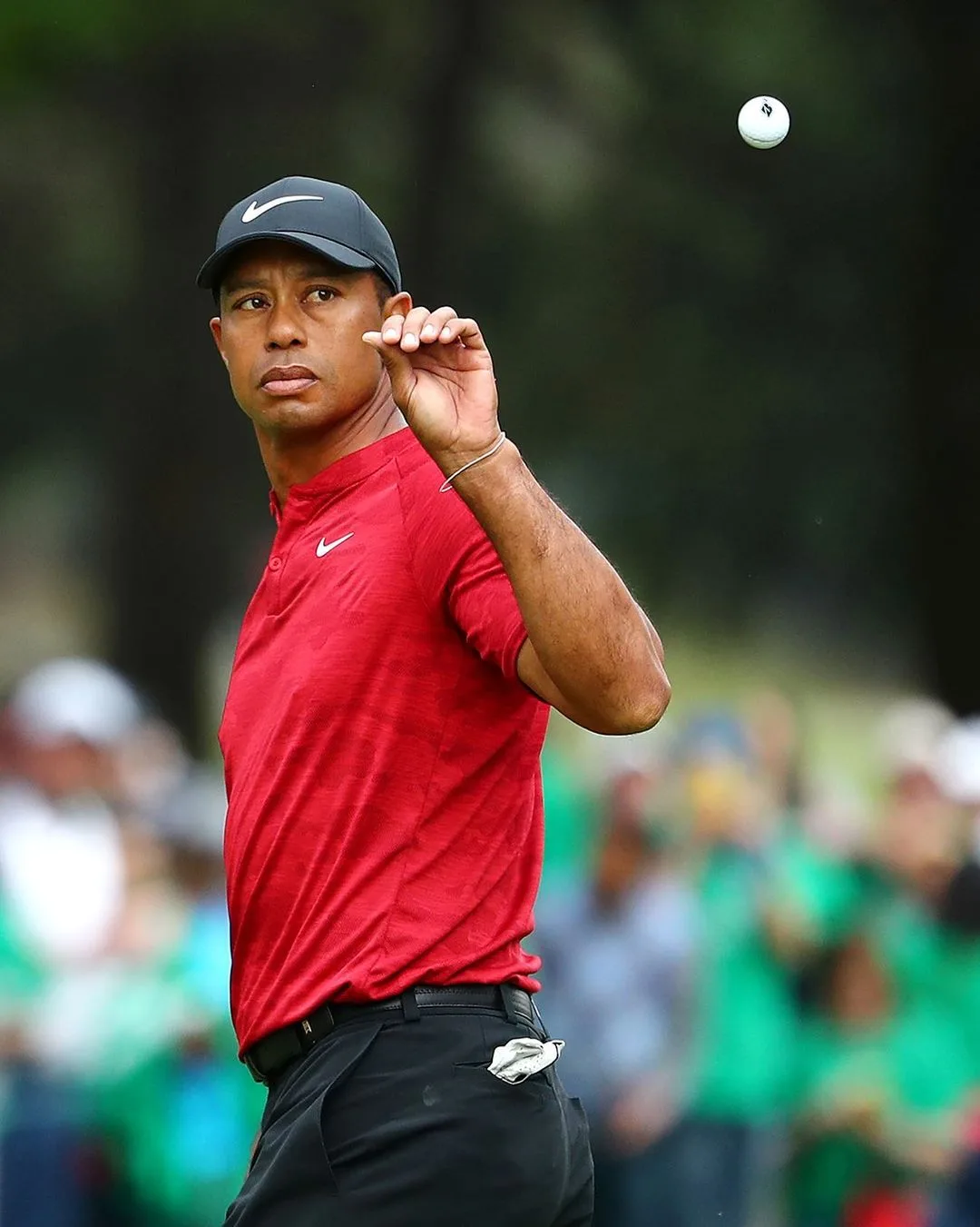 Após ser transferido de hospital, golsfista Tiger Woods se recupera 'com bom humor'