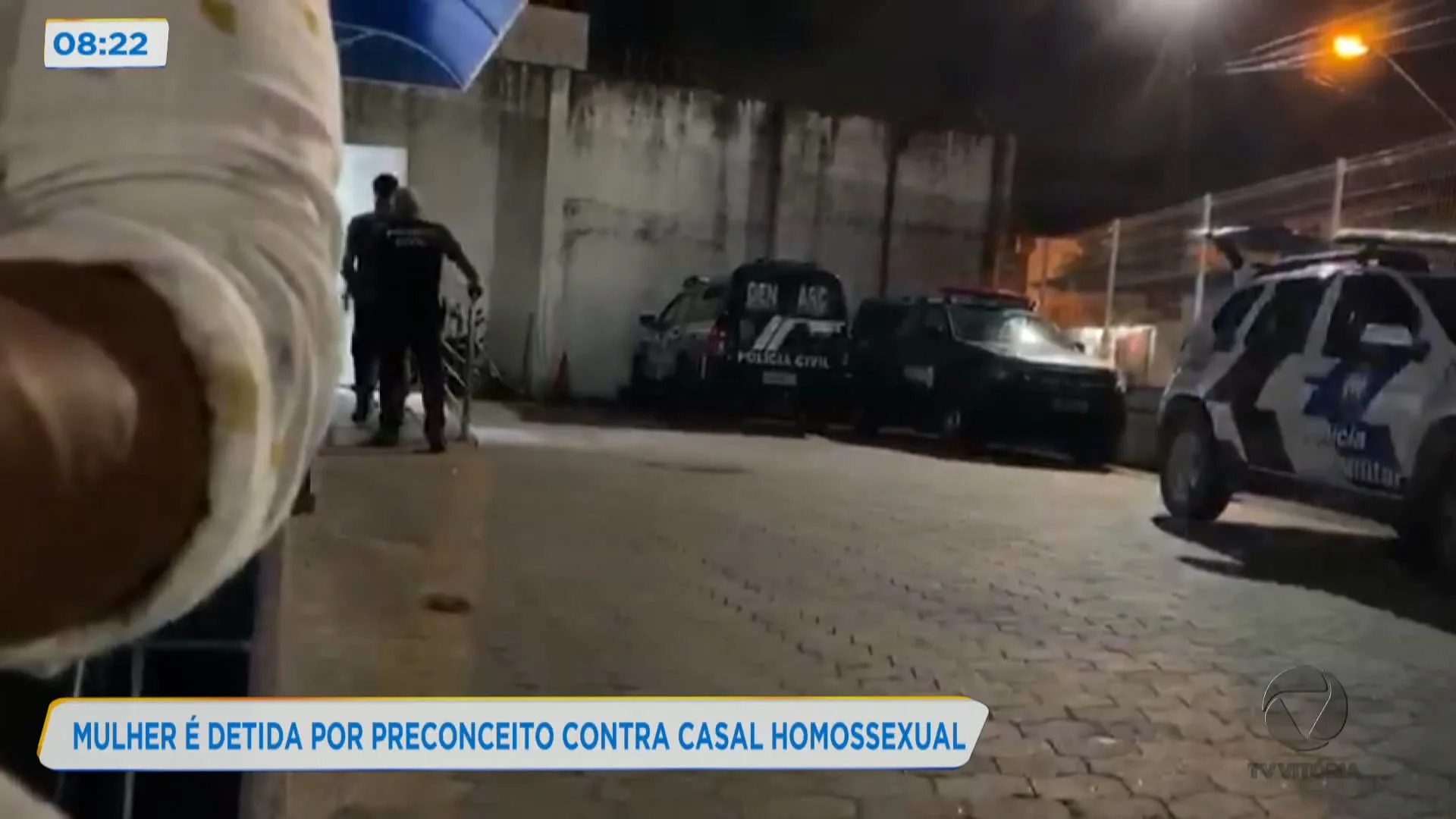 Mulher é detida por preconceito contra casal homossexual