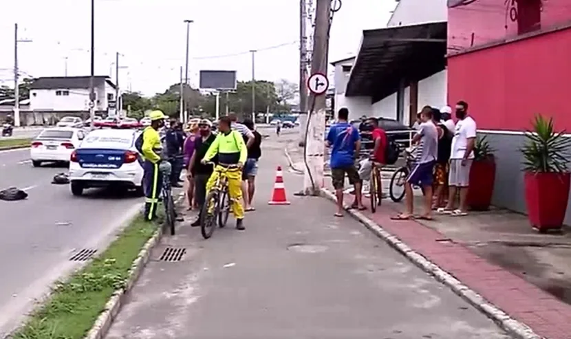 Ciclista morre em acidente na avenida Carlos Lindenberg, em Vila Velha