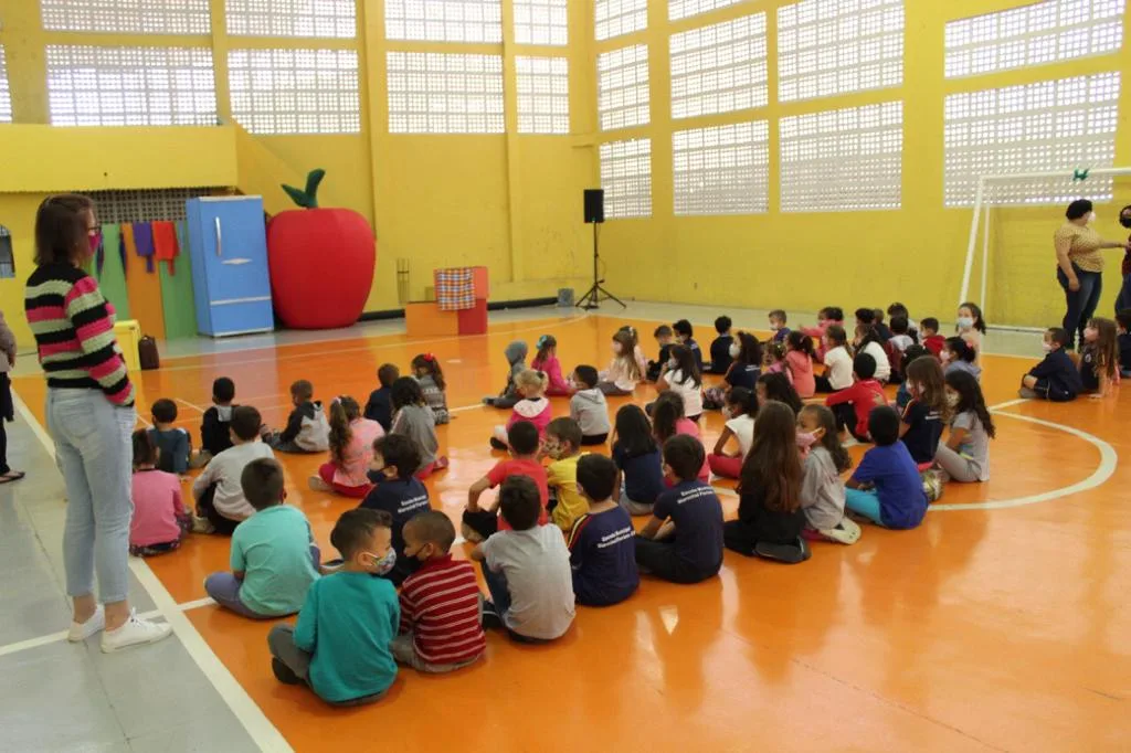 O Circuito Cultural Unimed apresenta o espetáculo infantil “A Geladeira Mágica”, em escolas públicas