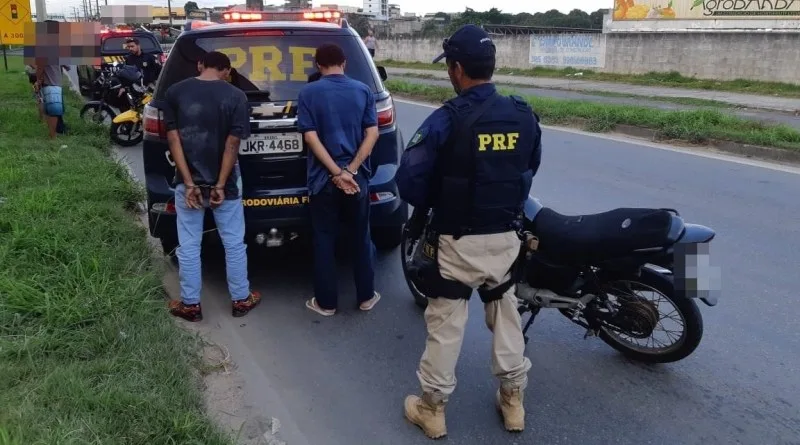 Em poucos minutos, quatro suspeitos são detidos em motos com drogas e armas em Cariacica