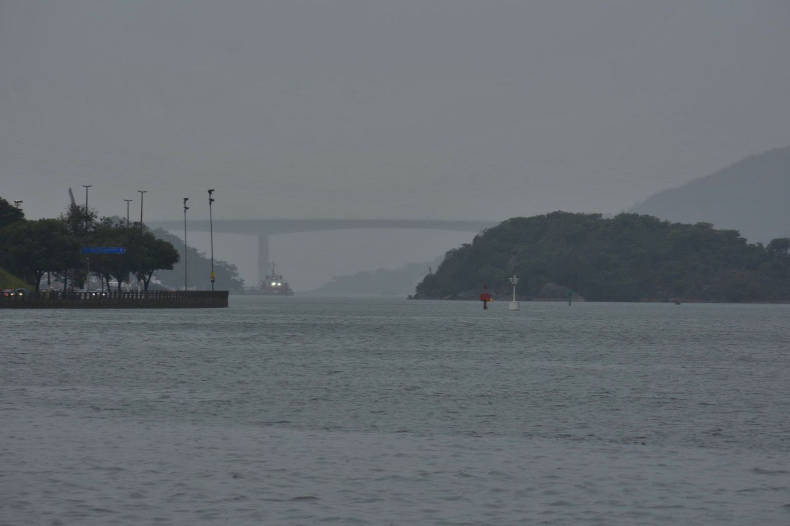 Frente fria deve aliviar o calor e trazer chuva para o ES no fim de semana