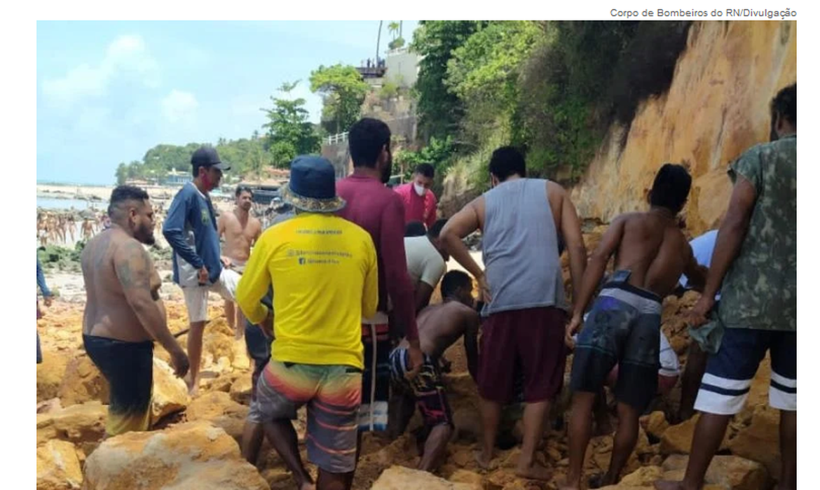 Após morte de família e cachorro, técnicos inspecionam falésias na Praia de Pipa