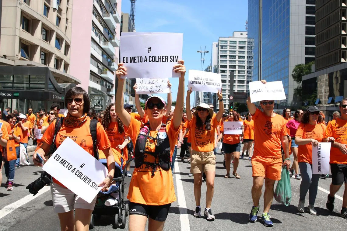 3ª Caminhada pelo Fim da Violência contra as Mulheres, organizada pelo Grupo Mulheres do Brasil, na Avenida Paulista