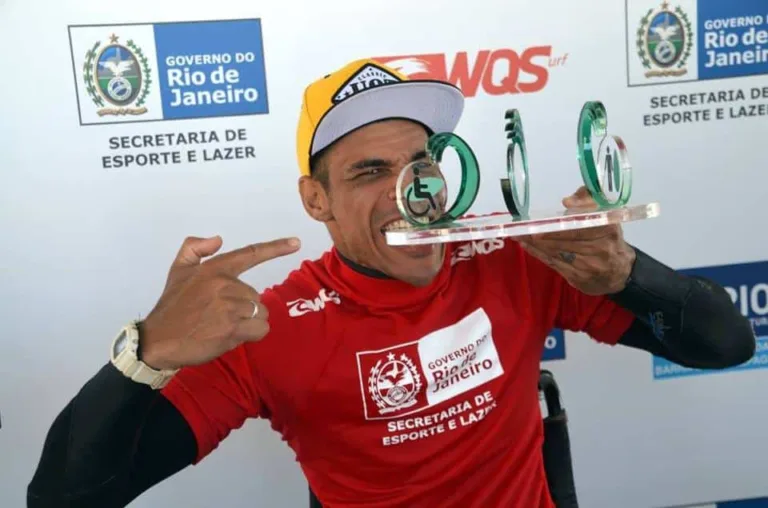 Lição de Vida: conheça a história do surfista Carlos Kill