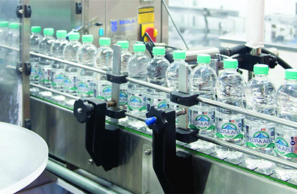 Água Pedra Azul investe R$ 20 milhões e implanta nova linha de produção Água Pedra Azul investe R$ 20 milhões e implanta nova linha de produção