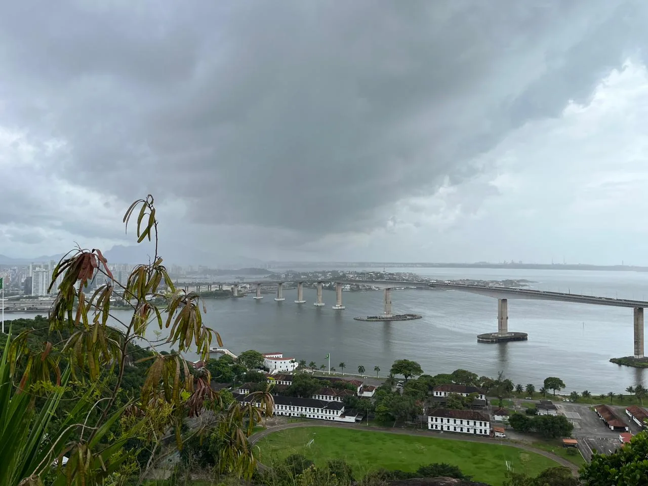 Chuva e tempo nublado continuam nos próximos dias no ES