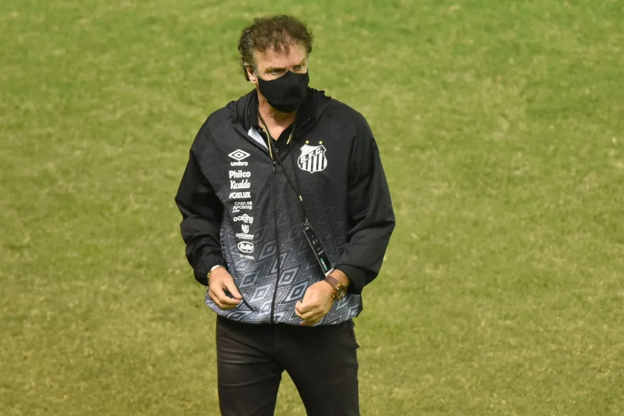 Cuca comanda treino tático e define o time do Santos para final da Libertadores