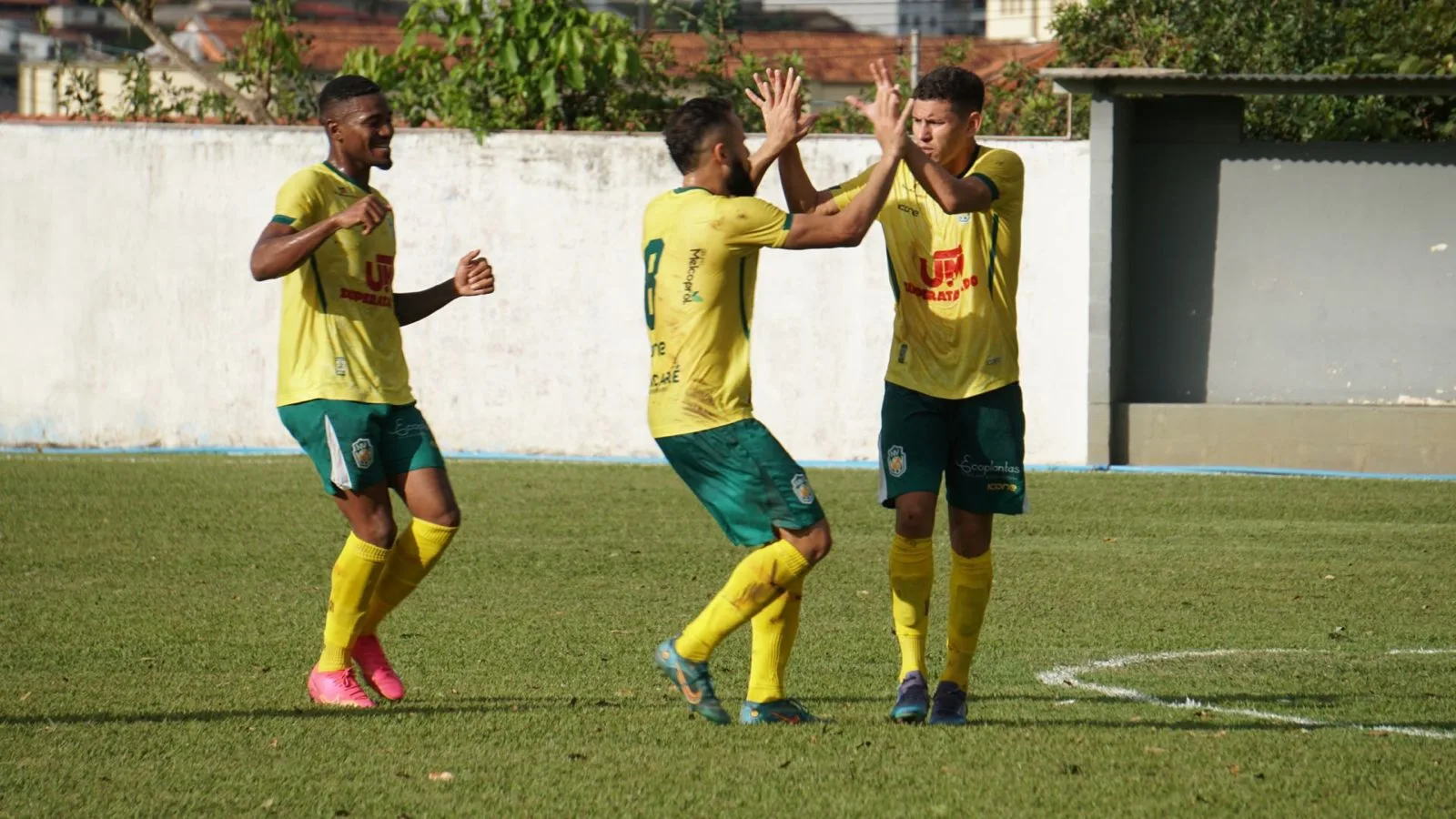 Nova Venécia coloca "um pé e meio" na semifinal da Copa ES