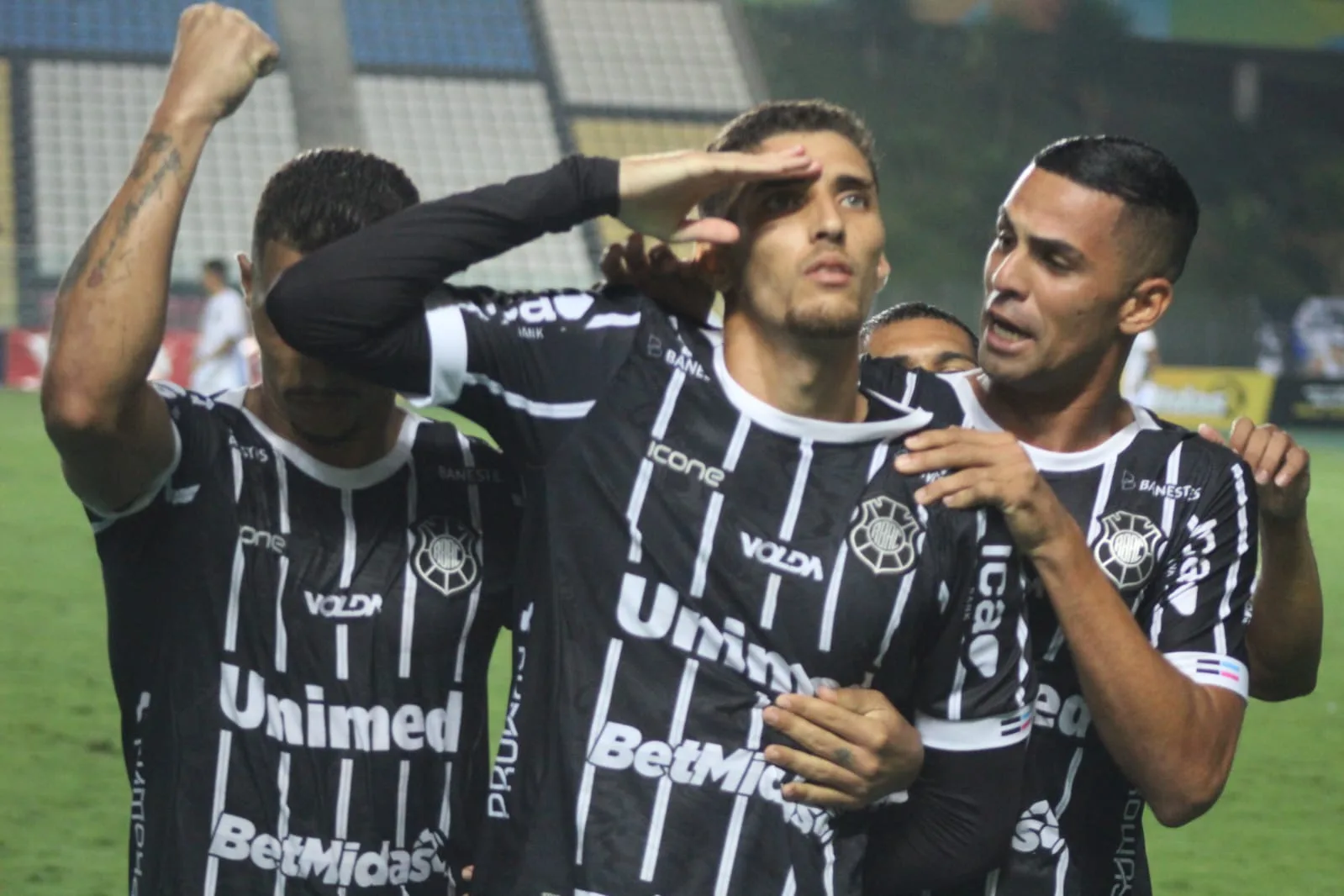 Com um gol no fim de cada tempo, Rio Branco bate Linhares e vence a primeira na Copa ES