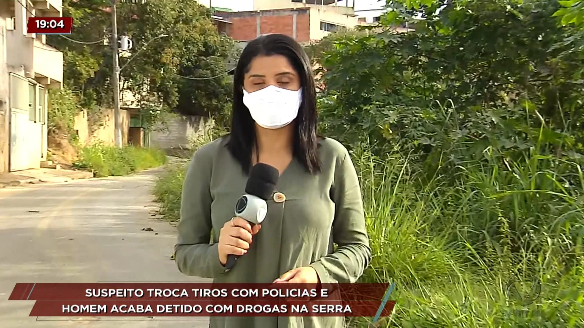 Suspeito troca tiros com policiais e homem acaba detido com drogas na Serra