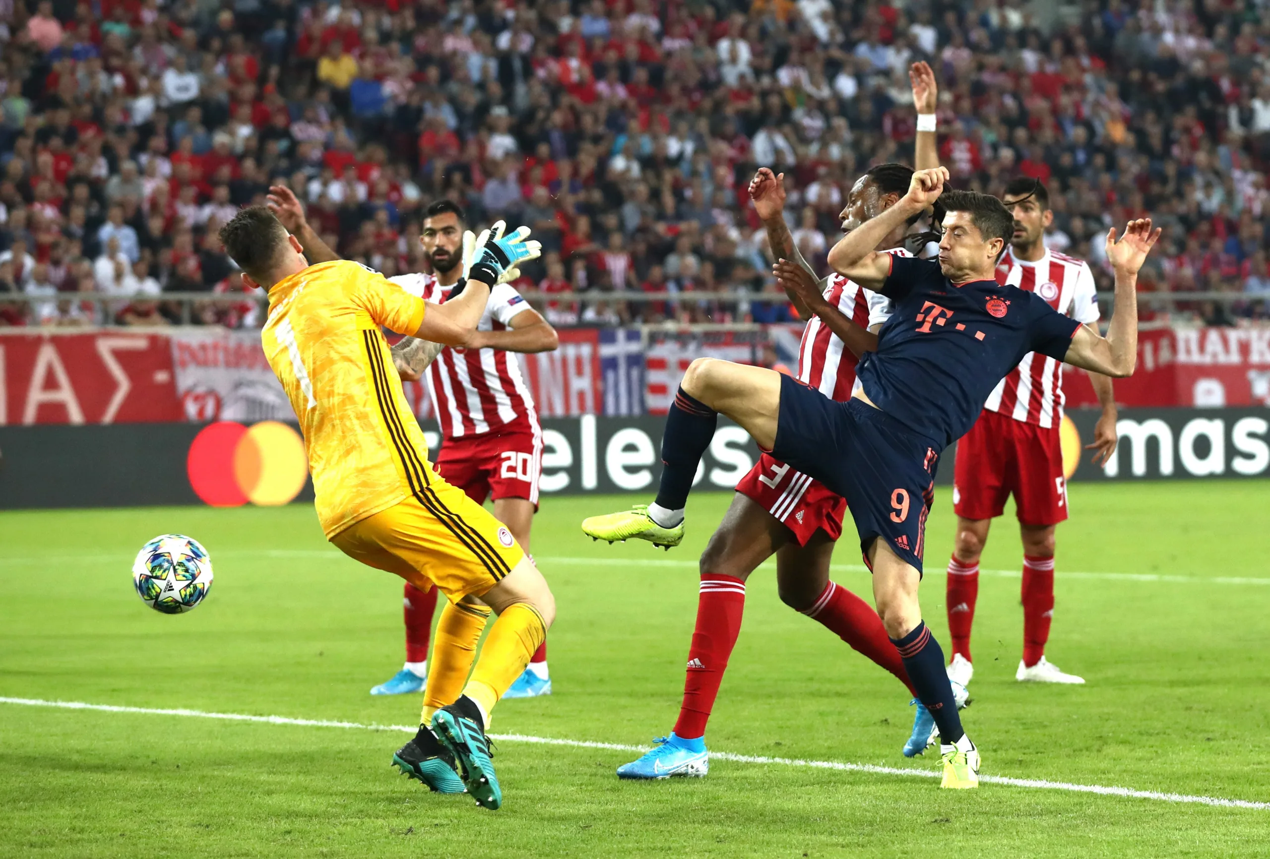 Bayern vence fora, mantém 100% na Liga dos Campeões e Tottenham reage com goleada