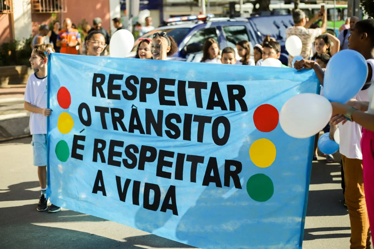 Serra realiza caminhada pela paz no trânsito