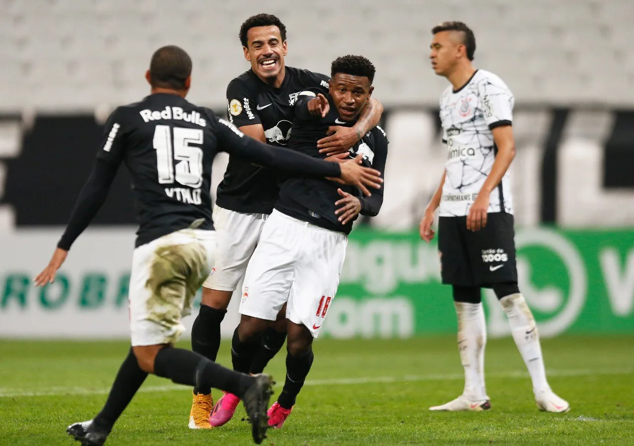 Corinthians cai no segundo tempo e leva virada do Bragantino em Itaquera