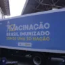 Caminhão sai da Fiocruz com as vacinas de Oxford/AstraZeneca para serem entregues ao Ministério da Saúde e distribuídas no Brasil.