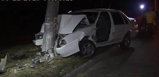 Motorista perde controle da direção e bate em poste na Darly Santos