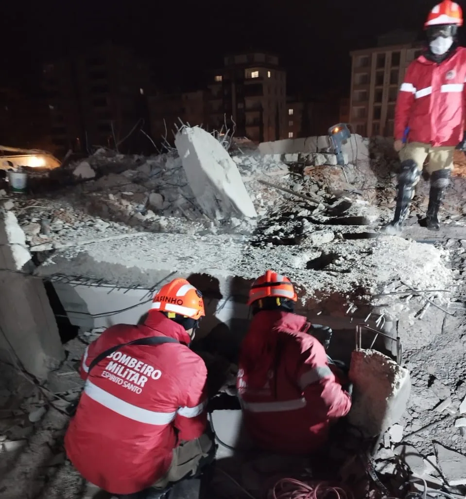 Bombeiros do ES enfrentam temperatura abaixo de zero em resgate na Turquia