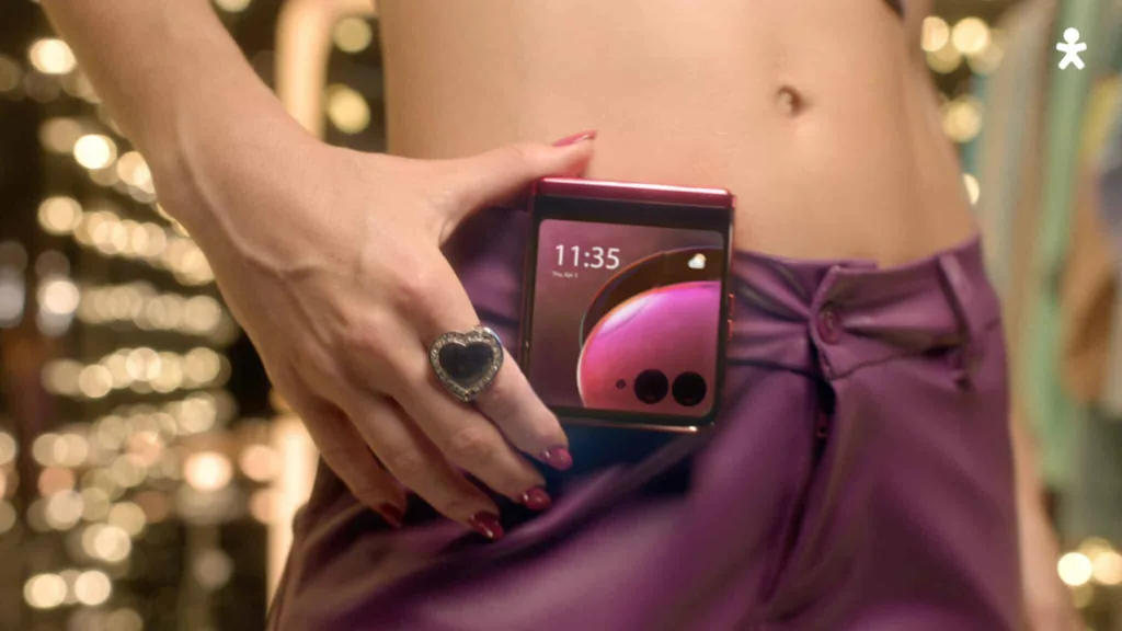 Tendências que marcaram os anos 2000 inspiram campanha da Vivo e motorola para o novo razr 40 ultra