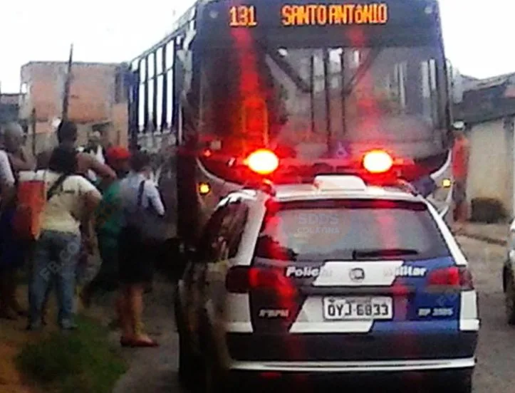 Homem não aceita separação e esfaqueia mulher dentro de ônibus em Colatina, Noroeste do ES