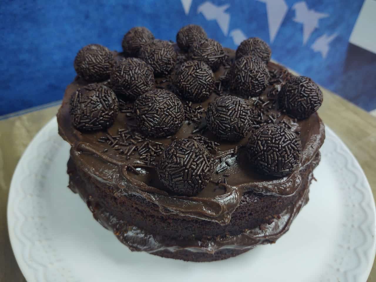 bolo de chocolate com brigadeiro