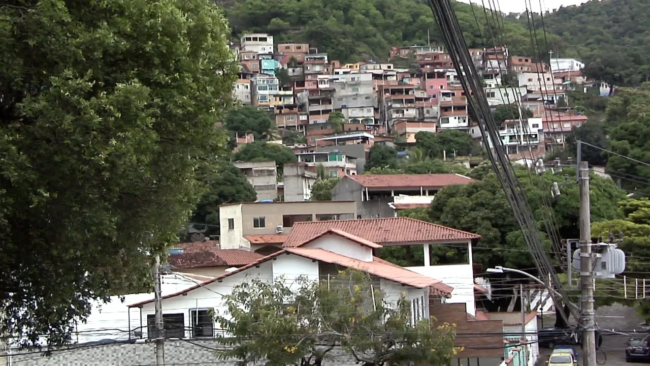 Criminosos atiram contra militares no Morro do Macaco, em Vitória