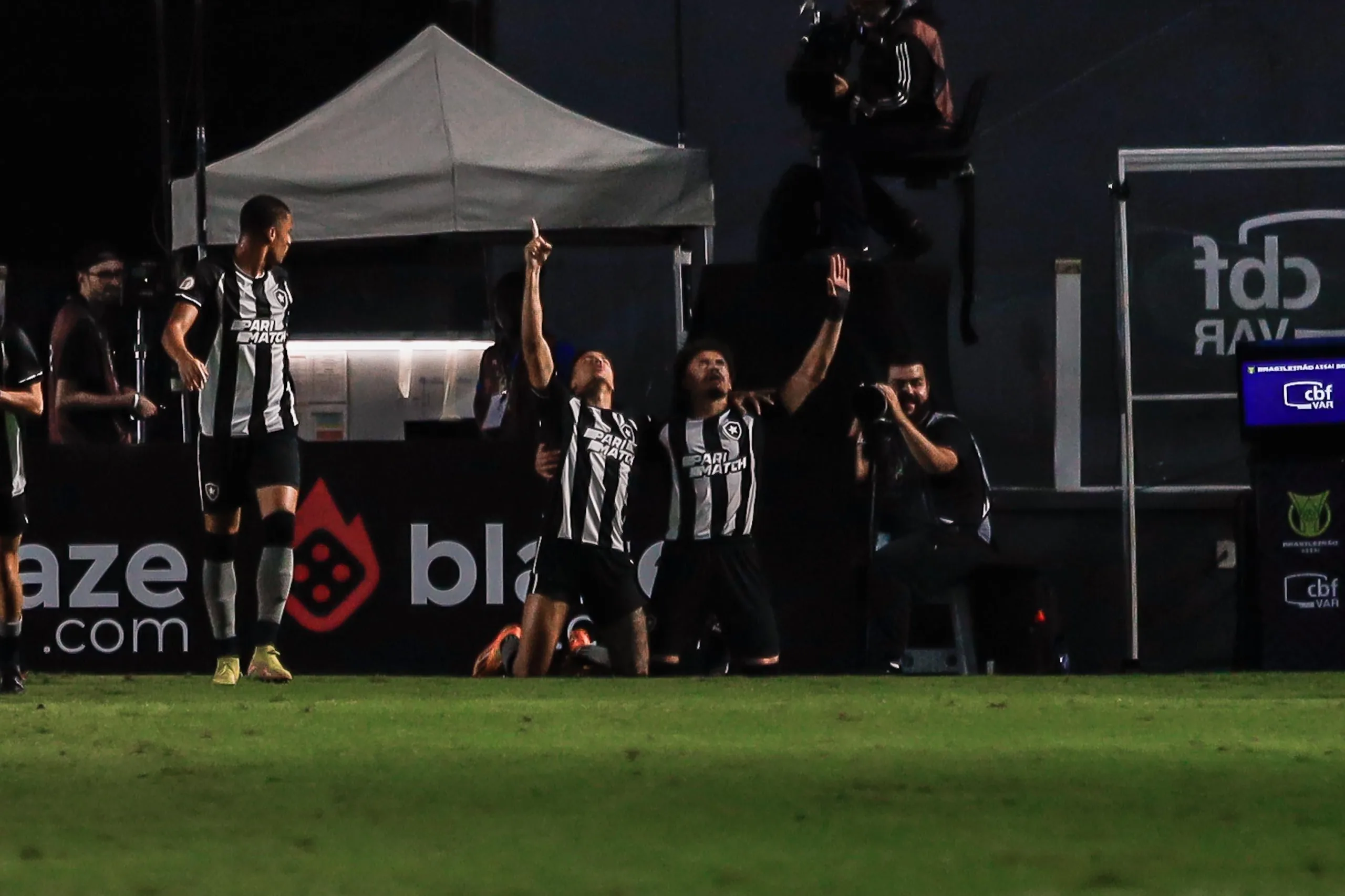 Santos sofre apagão após 2 a 0 e cede o empate ao líder Botafogo na Vila Belmiro