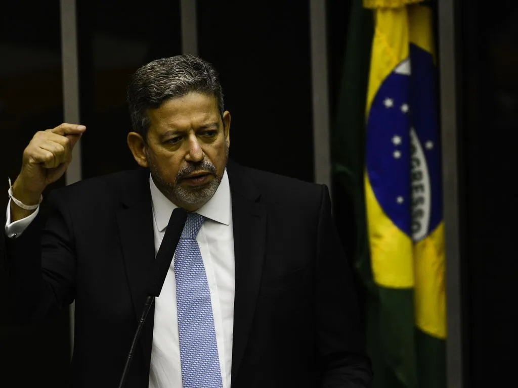 O deputado Arthur Lira discursa durante sessão para eleição dos membros da mesa diretora da Câmara dos Deputados.