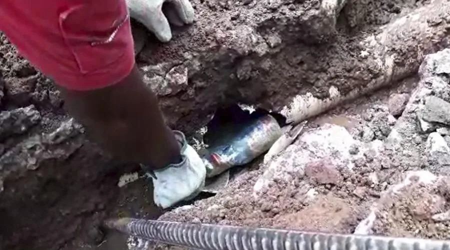 Garrafa de detergente causa destruição de calçada em Vila Velha. Entenda!