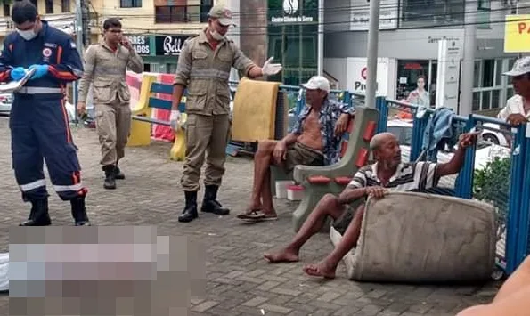 Homem morre em praça na Serra ao se sentir mal