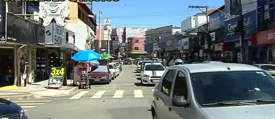 Vendedor ambulante é morto a facadas em avenida movimentada de Laranjeiras