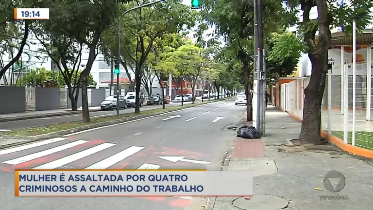 Quatro assaltantes cercam e roubam mulher que seguia para o trabalho