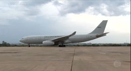 Primeiro avião da FAB com brasileiros resgatados em Israel chega a Brasília