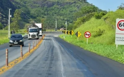 Moradores fecham as cancelas de pedágio da BR 101 em Aracruz