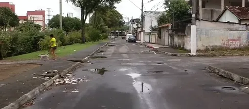 Homem tem carro roubado em Vila Velha após deixar filhos em transporte escolar