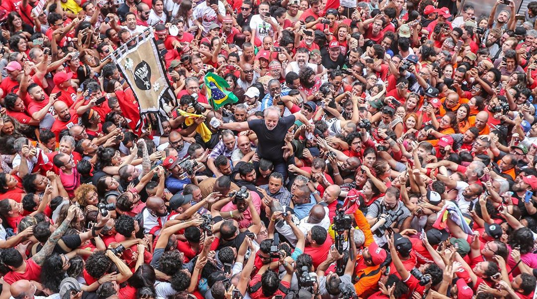 'Dormi com a consciência tranquila', afirma Lula durante discurso em São Paulo