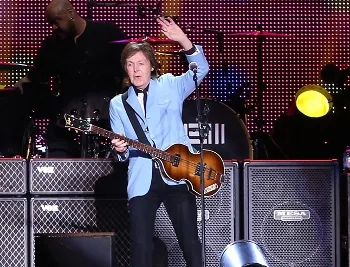 Paul McCartney deixa o Espírito Santo e embarca para o Rio logo após show que encantou capixabas